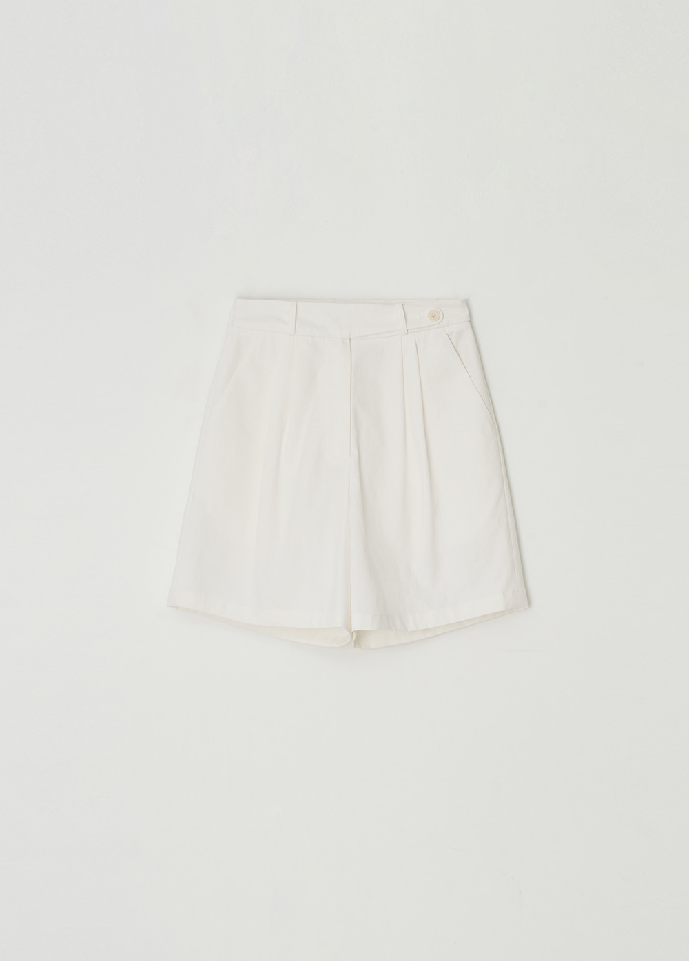 Pleats Tailored Shorts (White)